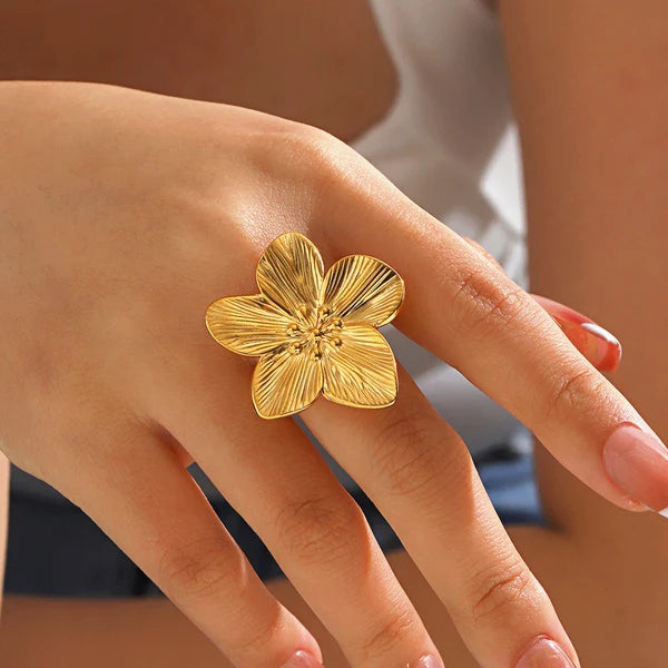Golden Daisy Ring