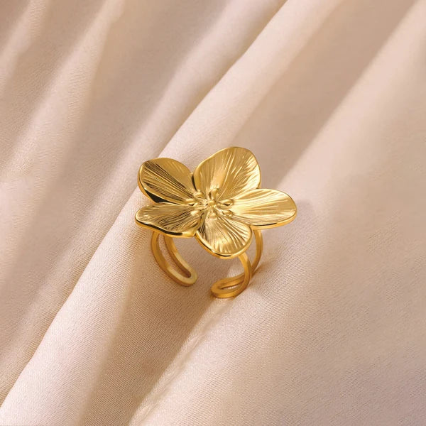 Golden Daisy Ring